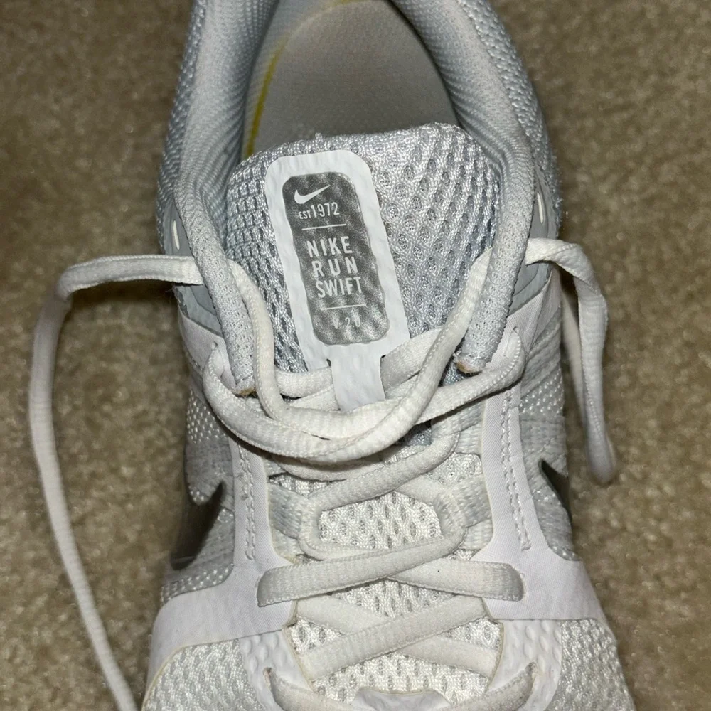 Nike run swift women’s sneakers - Picture 6 of 6